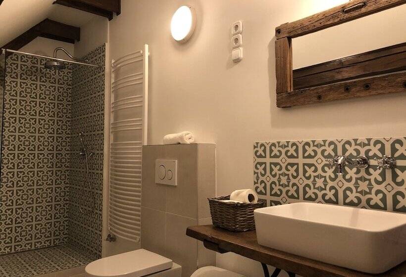 צימר The Houses Of History Anno 1830