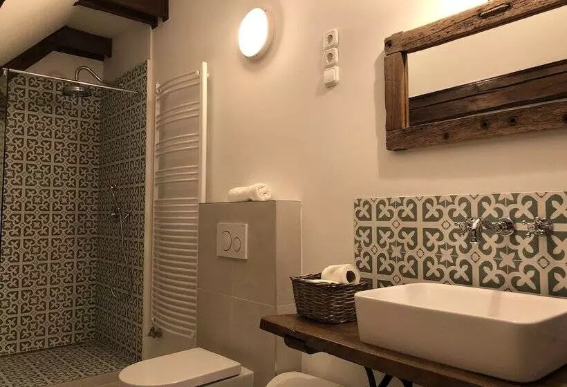 Aamiaismajoitus (B&B) The Houses Of History  Anno 1830