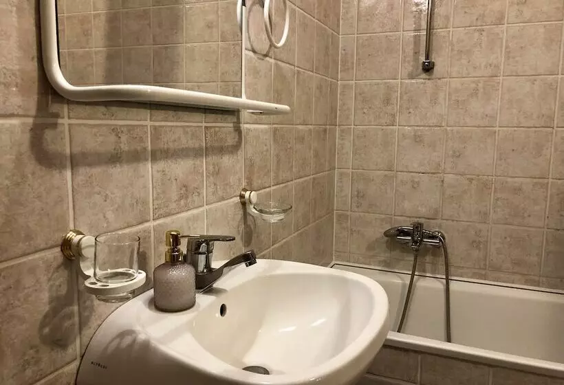 Aamiaismajoitus (B&B) The Houses Of History  Anno 1830