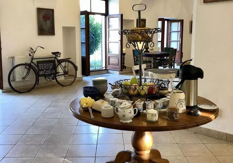 Aamiaismajoitus (B&B) The Houses Of History  Anno 1830