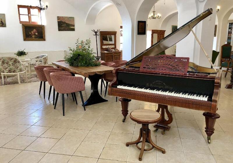 צימר The Houses Of History Anno 1830