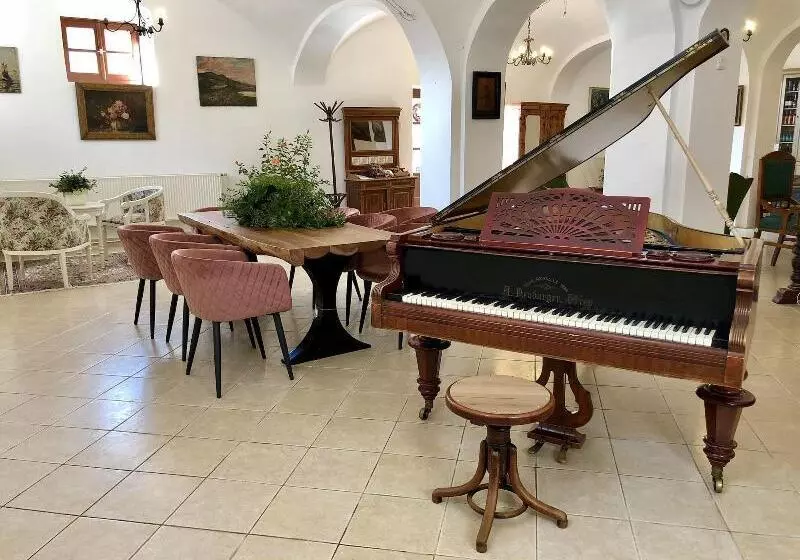 Aamiaismajoitus (B&B) The Houses Of History  Anno 1830