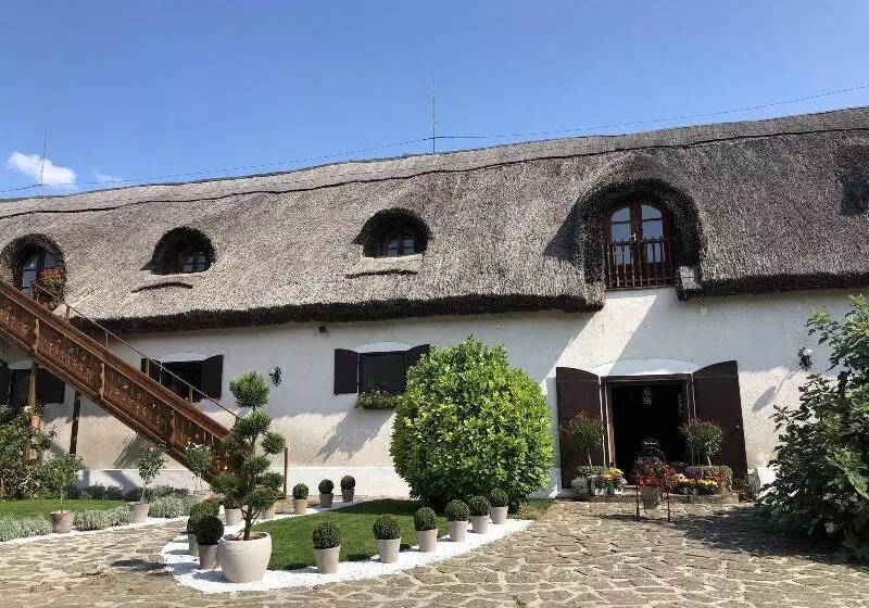 Aamiaismajoitus (B&B) The Houses Of History  Anno 1830