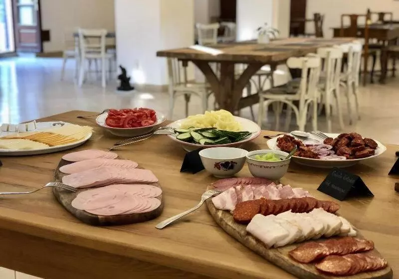 Aamiaismajoitus (B&B) The Houses Of History  Anno 1830