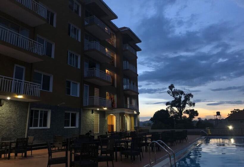 Отель Duomo And Suites