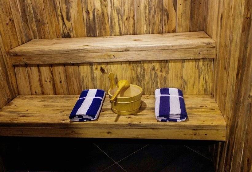 Отель Duomo And Suites