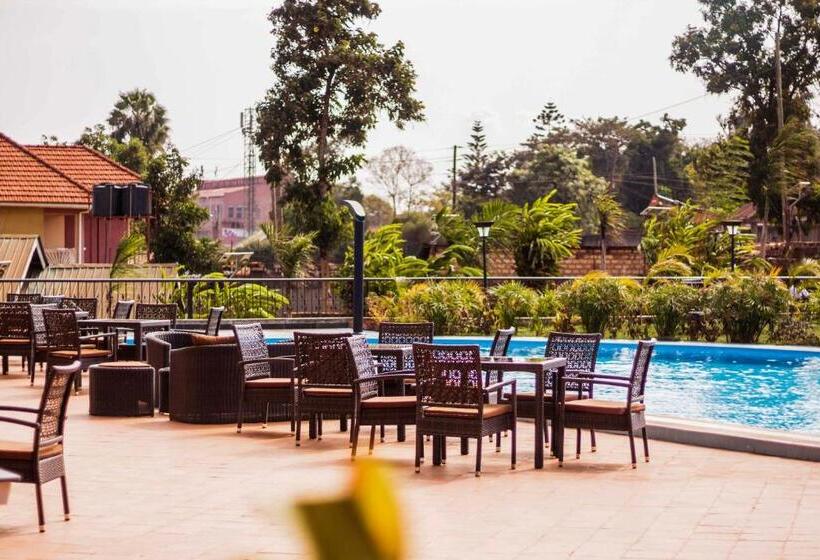 Отель Duomo And Suites