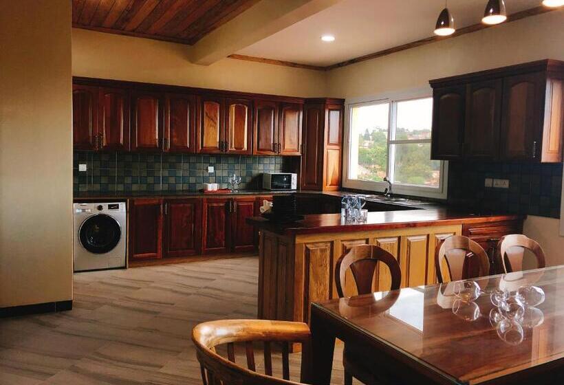 Отель Duomo And Suites