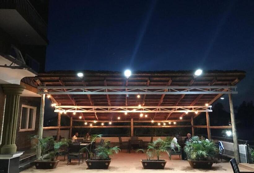 Отель Duomo And Suites