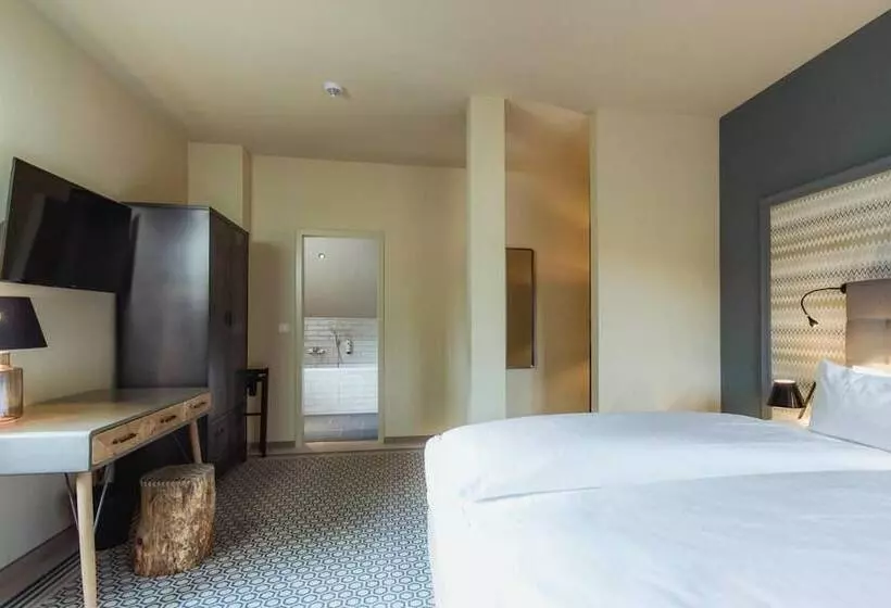 Hotelli Goldene Traube  By Neugart