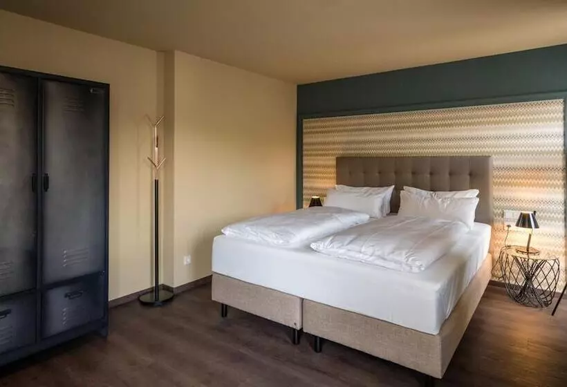 Hotelli Goldene Traube  By Neugart