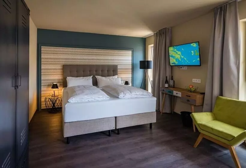 Hotelli Goldene Traube  By Neugart