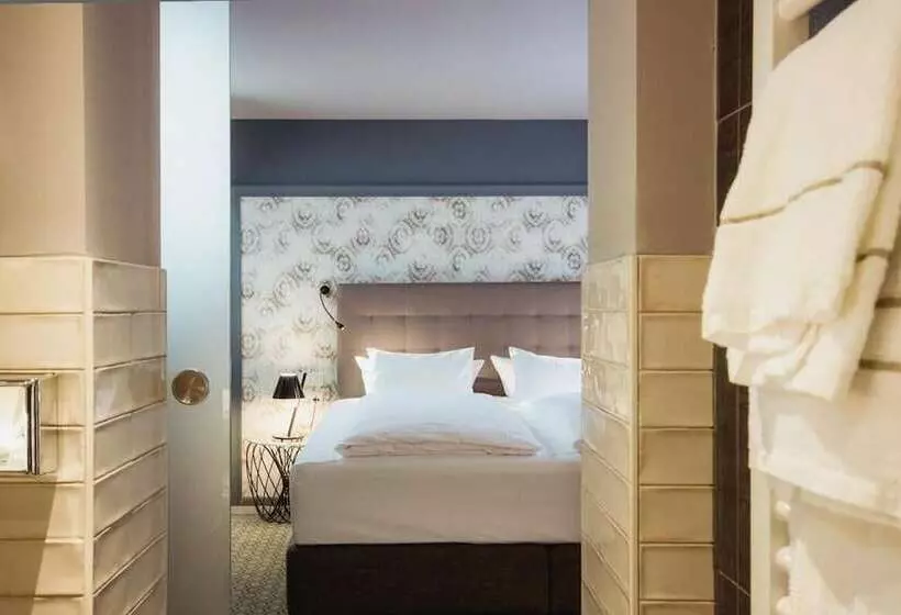 Hotelli Goldene Traube  By Neugart