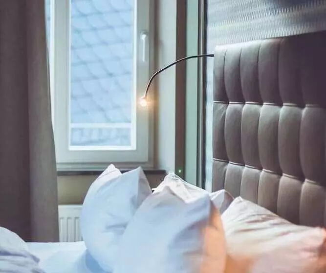 Hotelli Goldene Traube  By Neugart