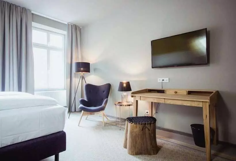 Hotelli Goldene Traube  By Neugart