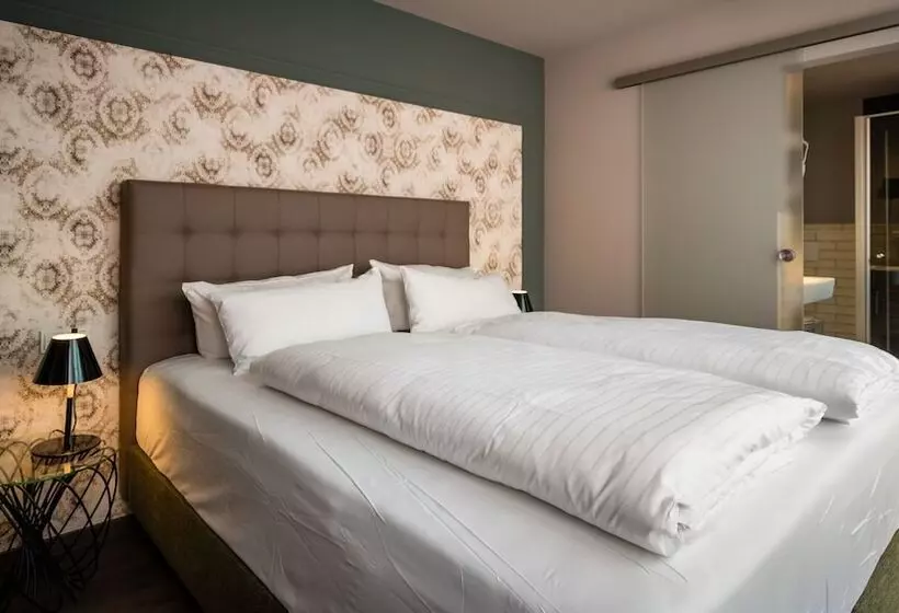 Hotelli Goldene Traube  By Neugart