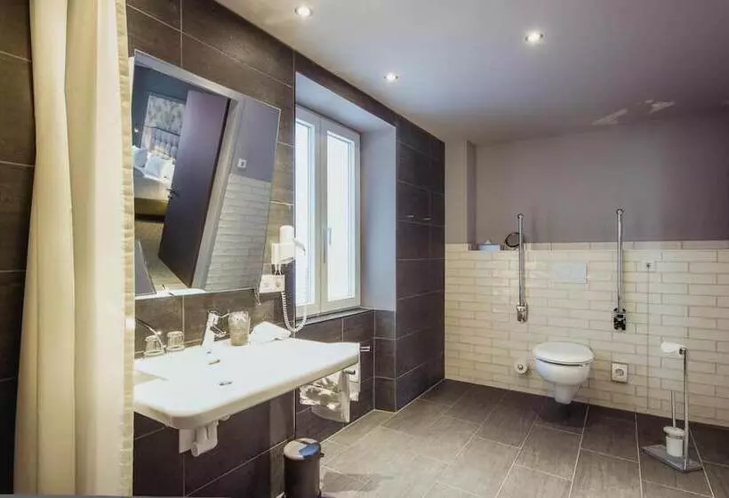 Hotelli Goldene Traube  By Neugart