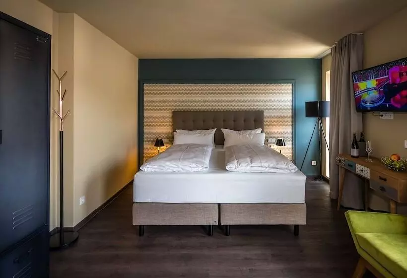 Hotelli Goldene Traube  By Neugart