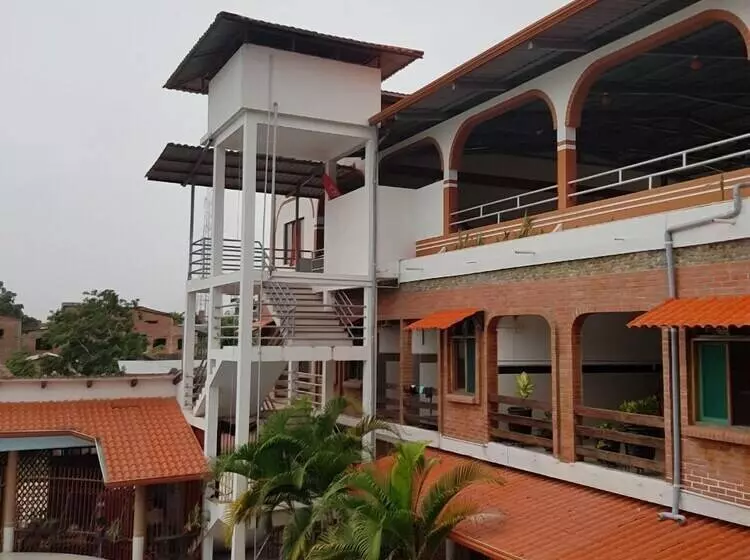 هتل Takana