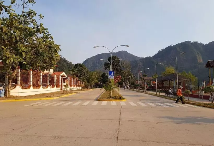 هتل Takana