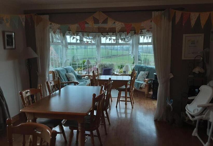 ベッドアンドブレックファースト Hawthorn Lodge