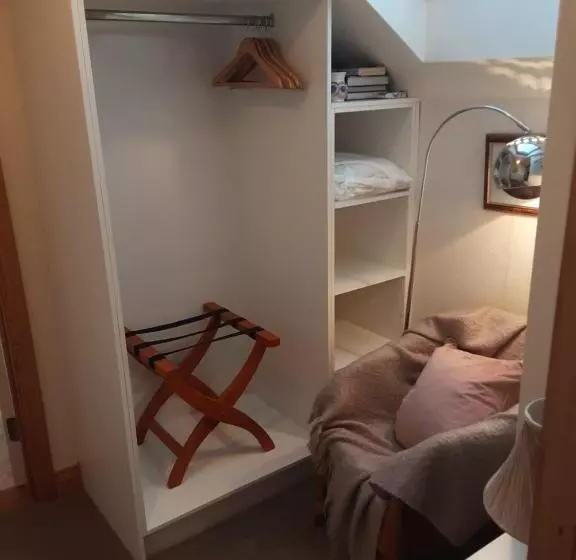 ベッドアンドブレックファースト Hawthorn Lodge