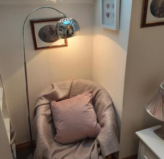 ベッドアンドブレックファースト Hawthorn Lodge