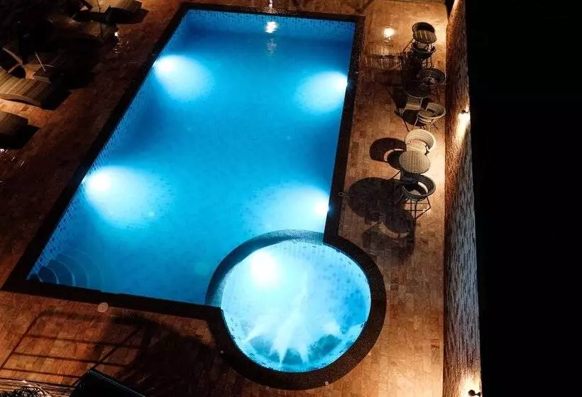 هتل The Lake House Ko Yo