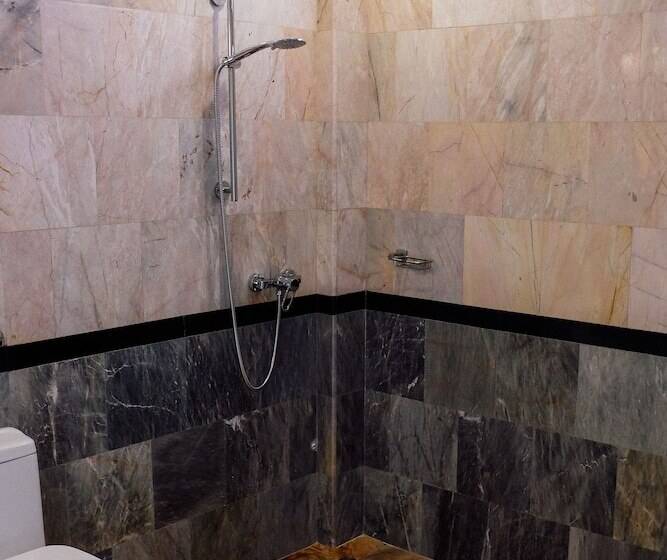 בית מלון כפרי The Lake House Ko Yo