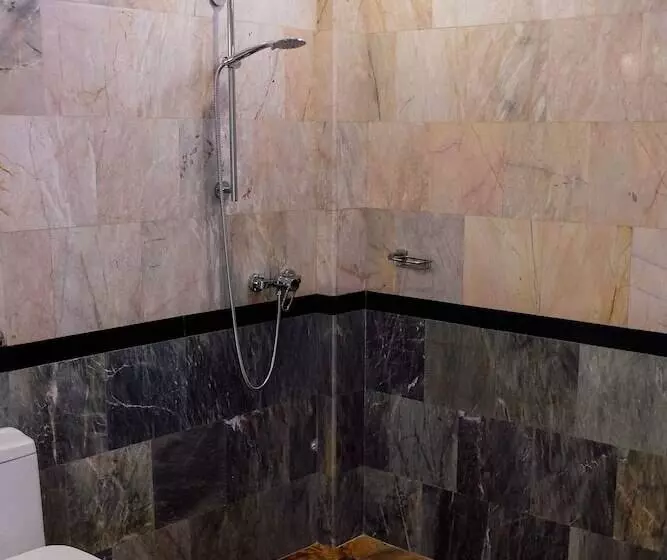 هتل The Lake House Ko Yo