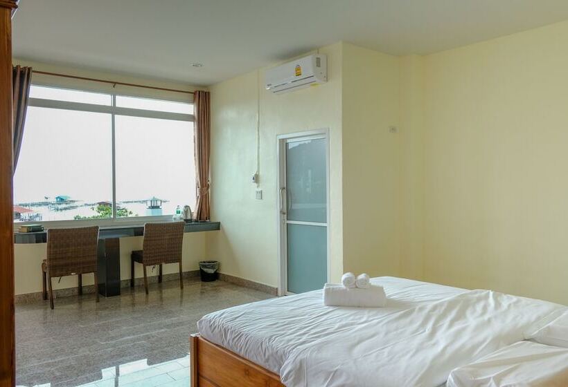 בית מלון כפרי The Lake House Ko Yo