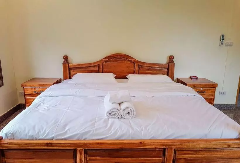 هتل The Lake House Ko Yo