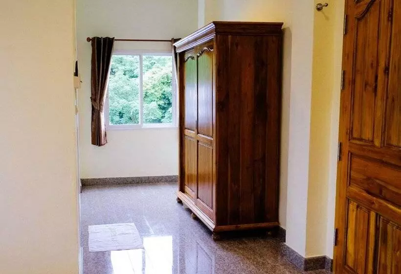 هتل The Lake House Ko Yo