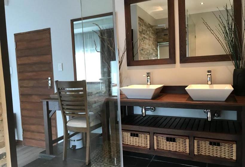 تختخواب و صبحانه St Lucia Hilltop Guest House