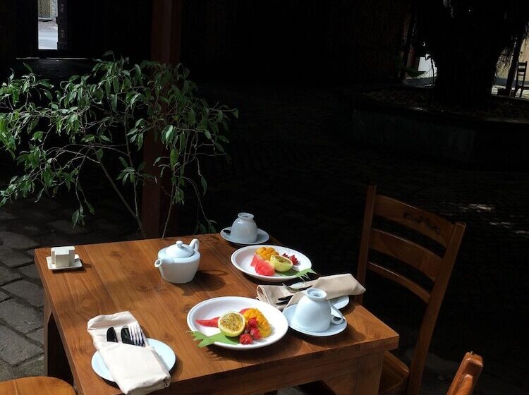 Отель Artisan Villa Colombo