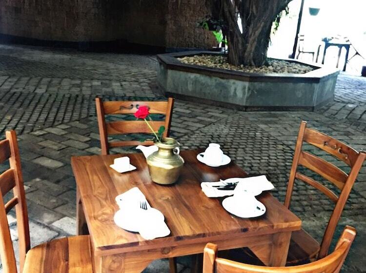 Отель Artisan Villa Colombo