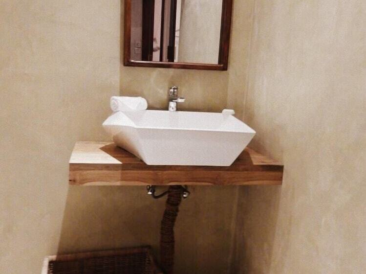 Отель Artisan Villa Colombo