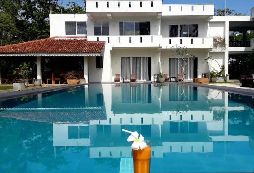 リゾートホテル Villa Kaya Guest House