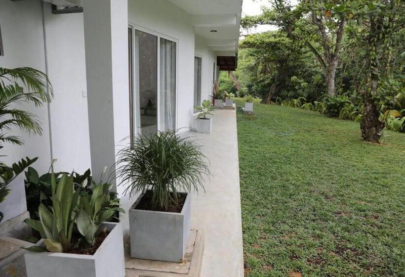 リゾートホテル Villa Kaya Guest House