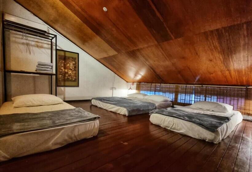 Bed and Breakfast Treehouse Hostel