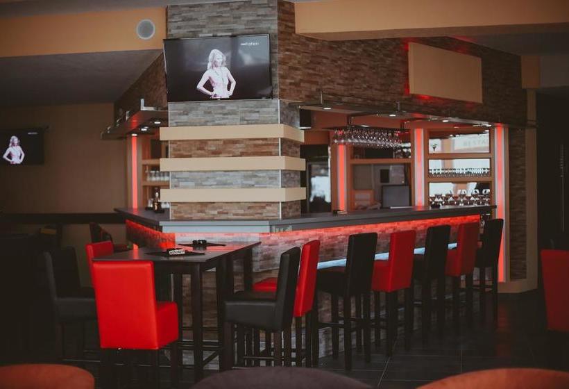 تختخواب و صبحانه Wellness&spa Hotel Astorya