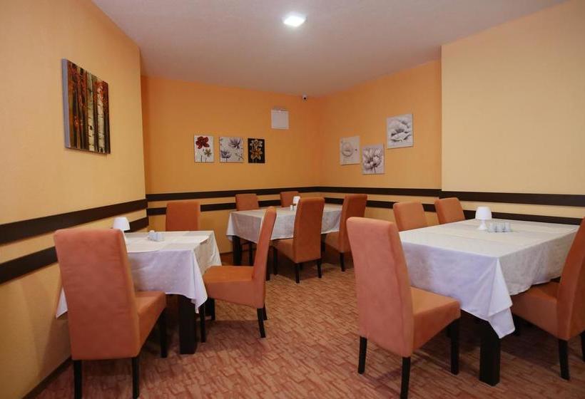 تختخواب و صبحانه Wellness&spa Hotel Astorya