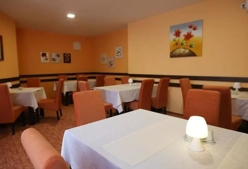 تختخواب و صبحانه Wellness&spa Hotel Astorya