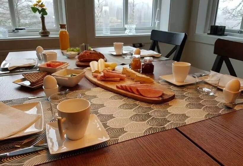 Aamiaismajoitus (B&B) Den Sovande älgen