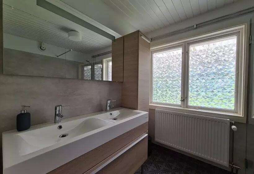 Aamiaismajoitus (B&B) Den Sovande älgen