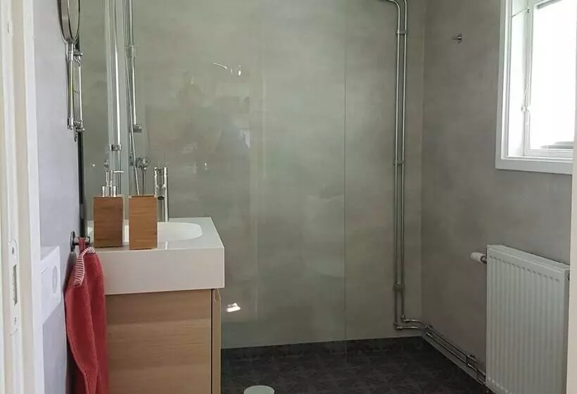 Aamiaismajoitus (B&B) Den Sovande älgen