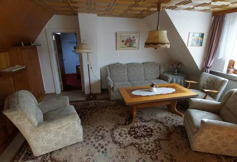 هتل Dorfkrug Büsum   Günstige Altbauzimmer Am Oland