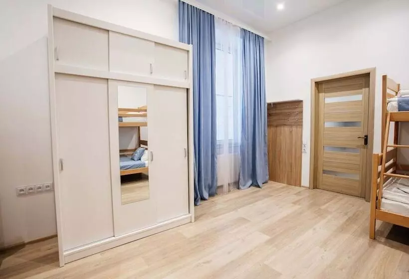 تختخواب و صبحانه Discovery