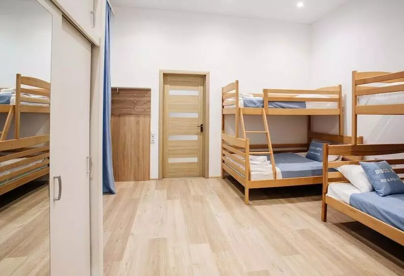 تختخواب و صبحانه Discovery