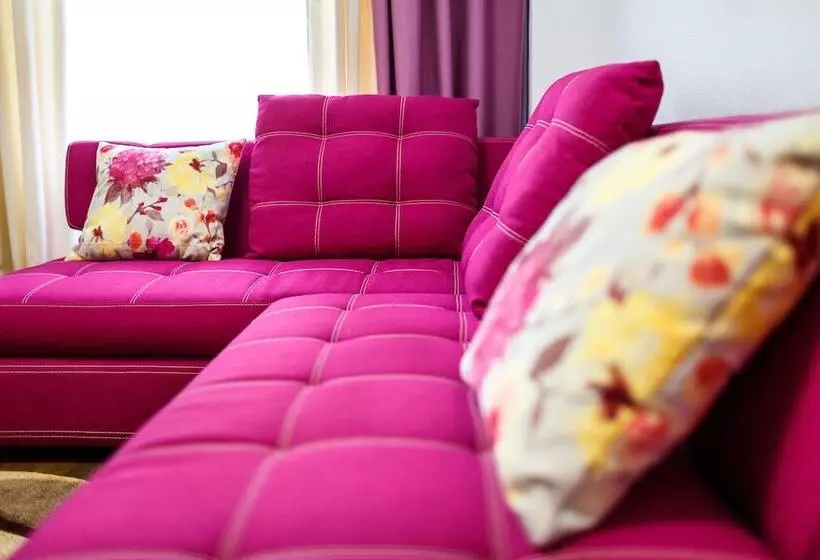 تختخواب و صبحانه Discovery